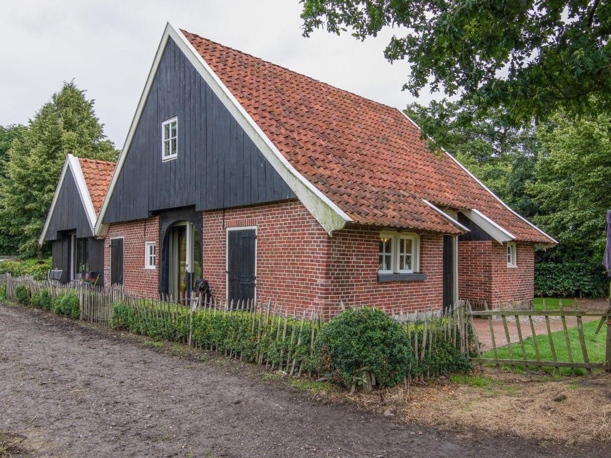 فيلا Quaint Farmhouse In Enschede With Terrace المظهر الخارجي الصورة